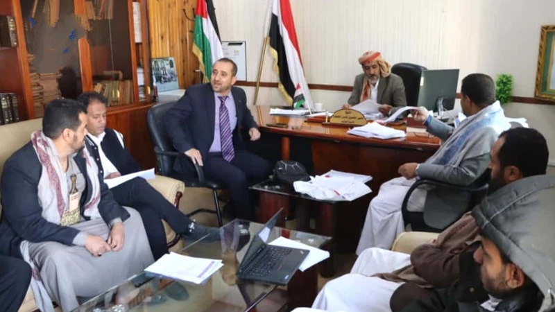 اجتماع برئاسة المحضار يناقش أداء صندوق ومشروع النظافة في الأمانة