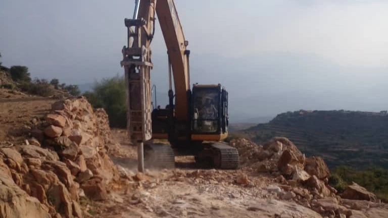 تدشين أعمال توسعة طريق بني البدي في مديرية الرجم