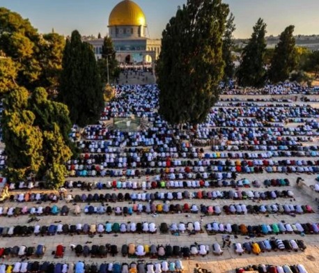 50 ألف فلسطيني يؤدون الجمعة في المسجد الأقصى المبارك