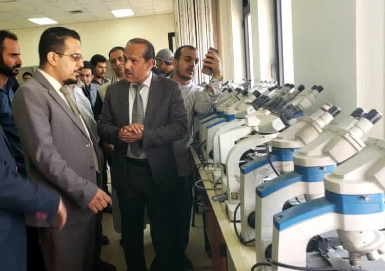 رئيس جامعة صنعاء يتفقد جاهزية كلية الطب للاعتماد الدولي (WFME)