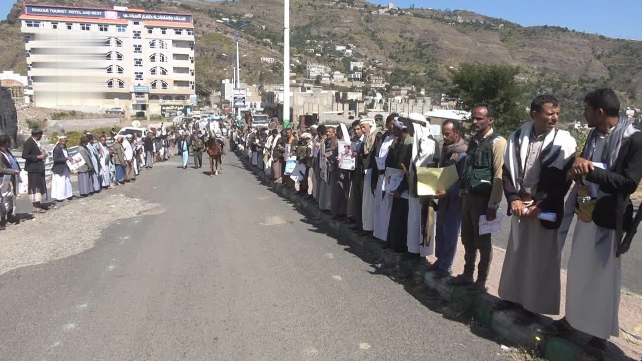 وقفات حاشدة في عدد من مديريات إب تنديدًا بجرائم الصهاينة في غزة