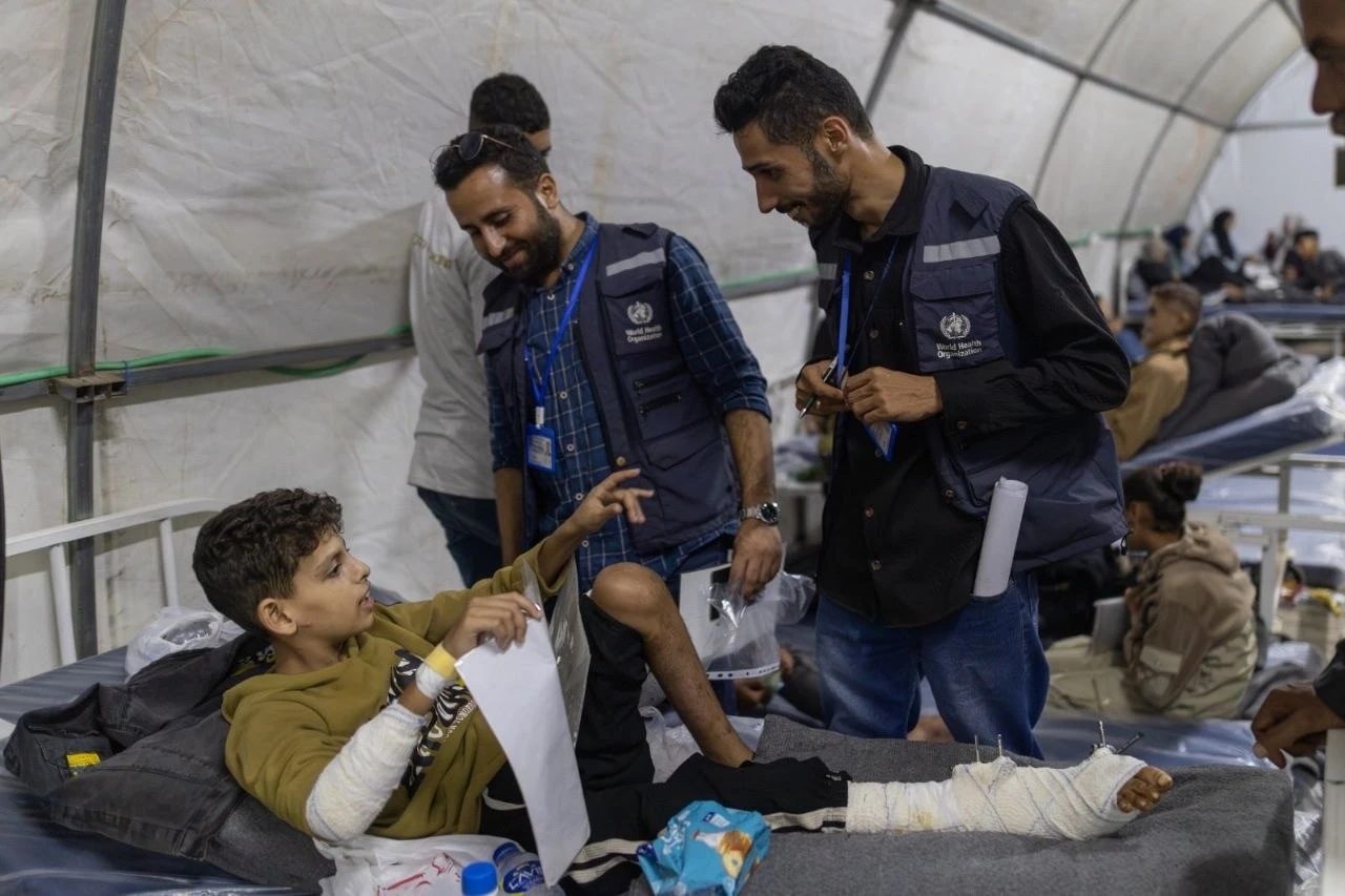 الصحة العالمية تجلي 55 مريضاً من غزة للعلاج في الخارج