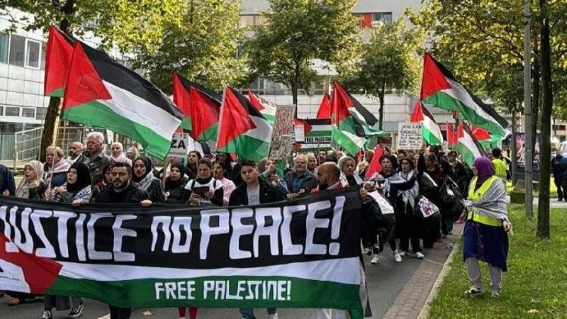 تظاهرة حاشدة للجالية الفلسطينية في بريمن الألمانية لأجل غزة