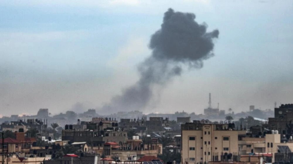العدو الصهيوني يواصل خروقاته لوقف النار ويشن غارات وينسف منازل بخانيونس وغزة