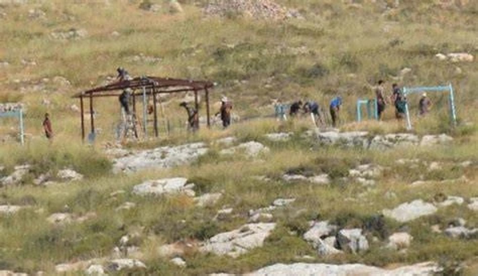 مستوطنون ينصبون خيمة في الشيخ جراح شرق القدس.. وآخرون يداهمون خياما في الأغوار الشمالية