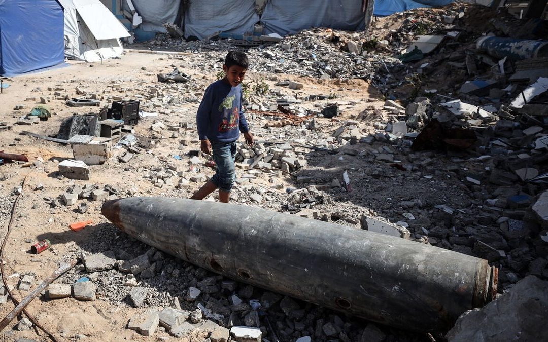 “حماس” تحذّر من قنابل موقوتة تهدد أطفال غزة وتدعو العالم لإزالة مخلفات العدوان الصهيوني