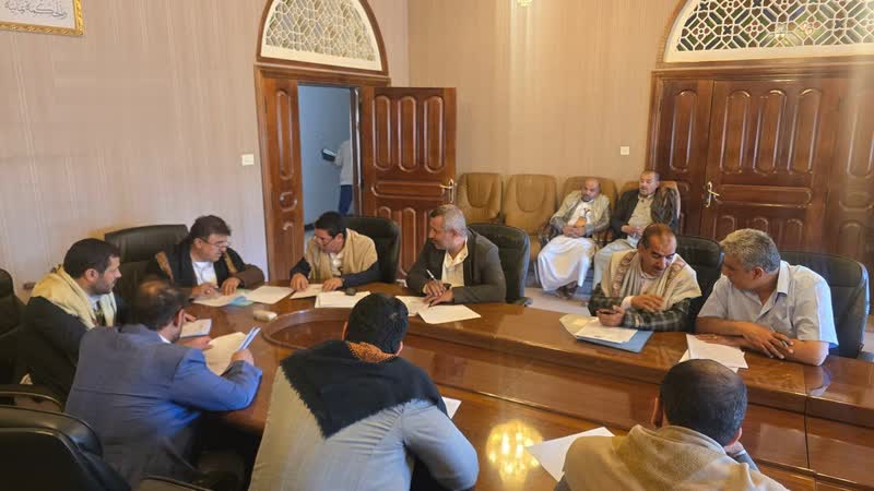 اجتماع في أمانة العاصمة يناقش سبل تعزيز الأداء الخدمي والتكافل الاجتماعي