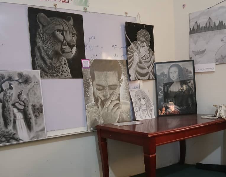 تكريم الفائزين في مسابقة للفن التشكيلي بصنعاء