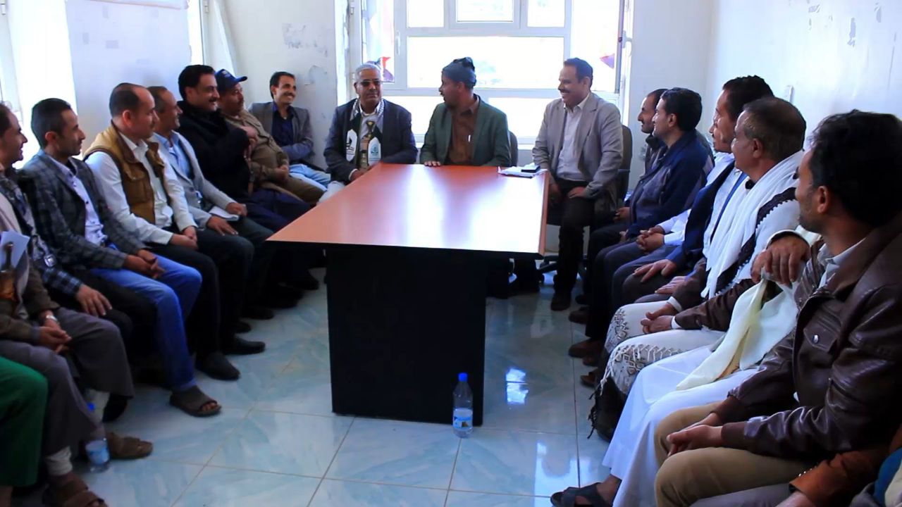 محافظ ريمة يناقش مستوى أداء مكتب الصحة والصعوبات التي تواجه سير العمل