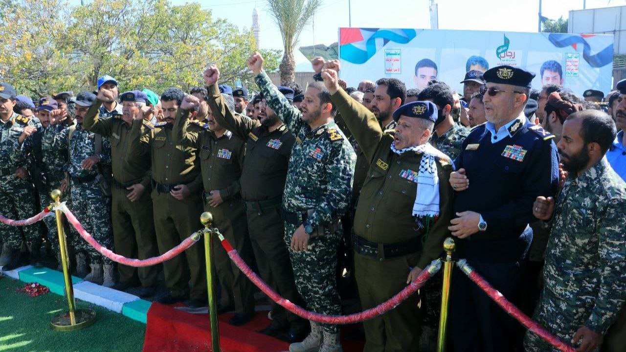 قيادة قطاع الأمن والشرطة في وزارة الداخلية تزور أضرحة الصماد والرهوي والغماري