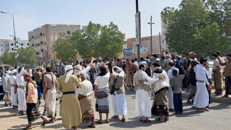 وقفات حاشدة بمديريات الحديدة تندد بتمادي الكيان الصهيوني جرائمه في غزة وتبارك الإنجاز الأمني 