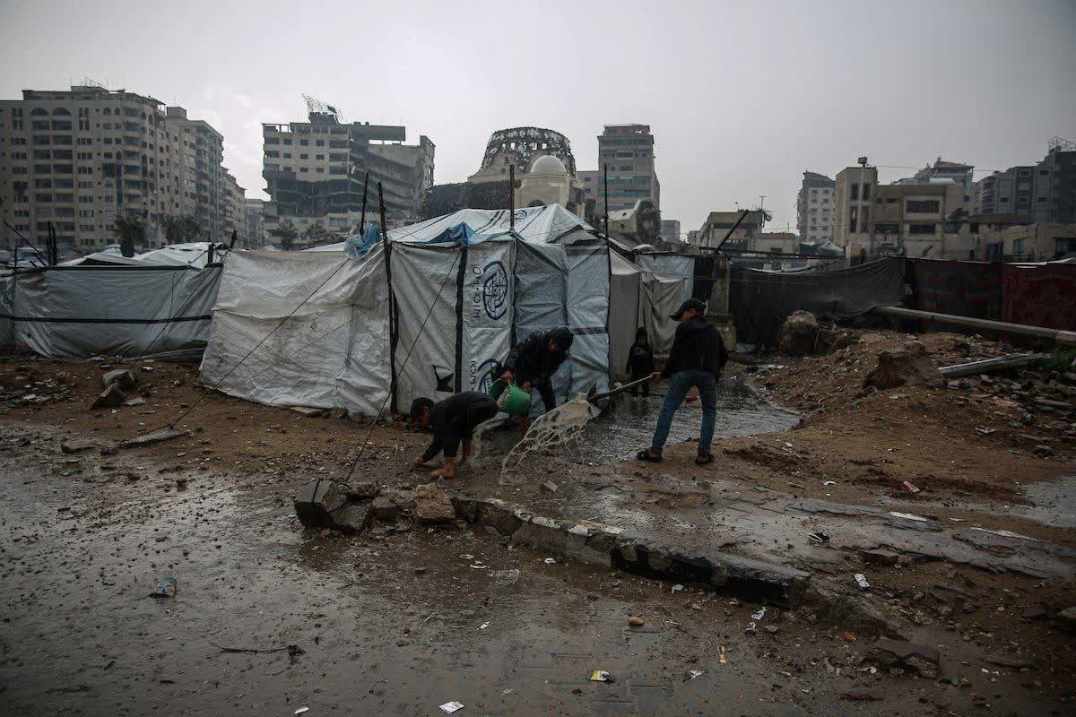 أبو سلمية: الإبادة في غزة لم تنتهي بل اتخذت شكلا آخر بمنع العدو دخول الخيام والأدوية