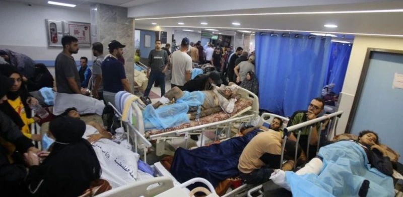 مدير مجمع الشفاء في غزة: العدو الإسرائيلي يحتجز شاحنات الطواقم الطبية بهدف زيادة عدد الضحايا