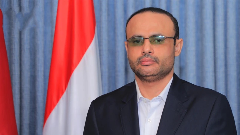 الرئيس المشاط يعزّي في وفاة الكاتب والإعلامي خليل العُمري