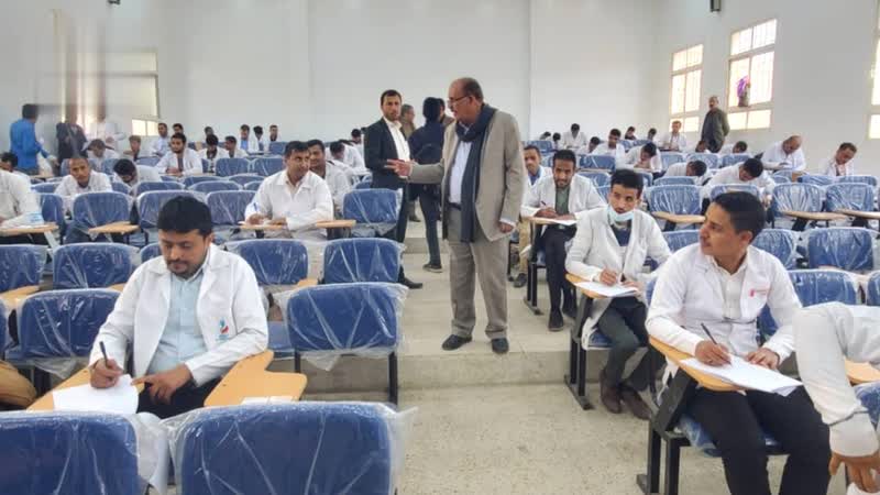 جامعة عمران تدشّن امتحانات الفصل الأول لطلبة الدفعة الثالثة بكلية الطب