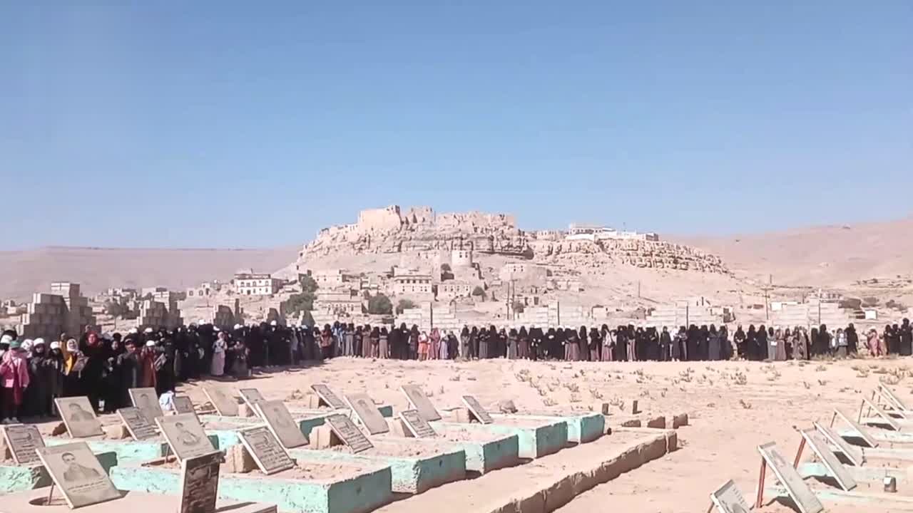 فعاليات وإذاعات مدرسية وزيارة معارض ورياض الشهداء في عمران بذكرى الشهيد