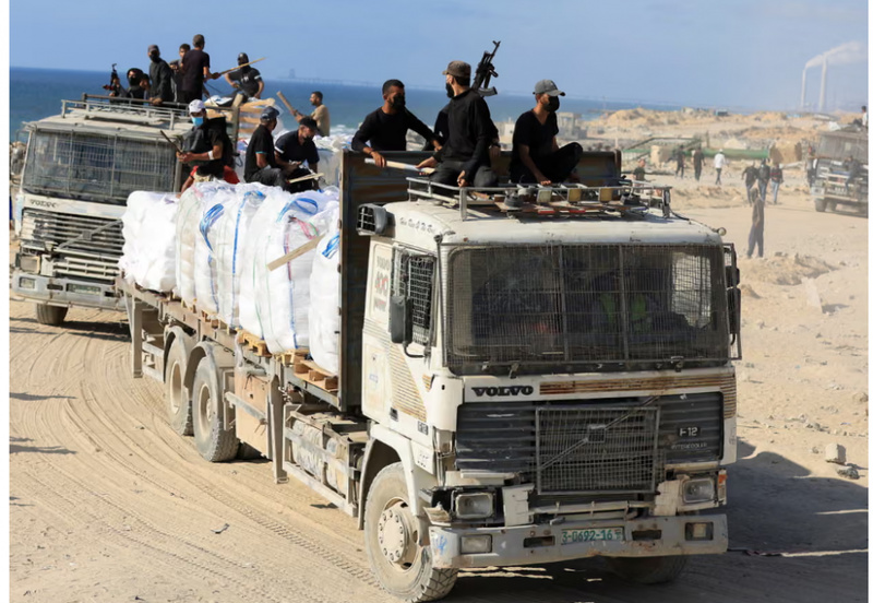 مؤرخ فرنسي يوثق بالأدلة دعم “إسرائيل” لسرقة المساعدات الإنسانية في غزة