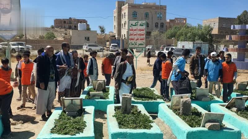 موظفو الشباب ومنتسبو الأندية الرياضية يزورون معرض وروضة الشهداء في البيضاء