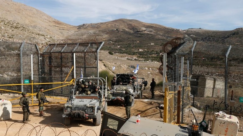 قوات العدو الإسرائيلي تتوغل بريف القنيطرة وتنصب حاجزاً