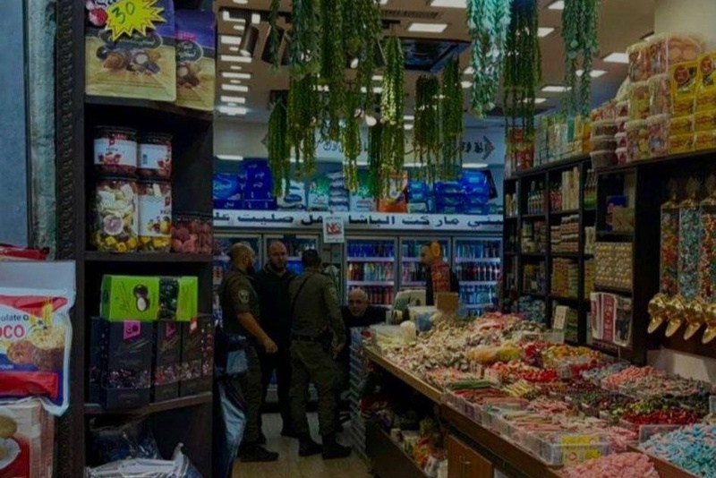 مستوطنون صهاينة يوسعون اعتداءاتهم على الفلسطينيين في الضفة بحماية قوات العدو