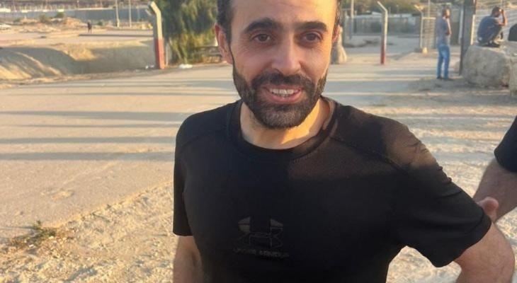 العدو الإسرائيلي يفرج عن أسير فلسطيني بعد 22 عاما في سجونه
