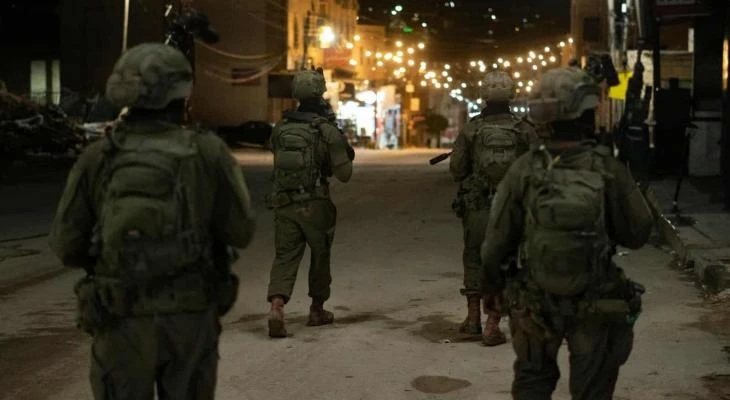 قوات العدو الاسرائيلي تواصل حملة اقتحاماتها الواسعة في الضفة الغربية وتعتقل 7 فلسطينيين