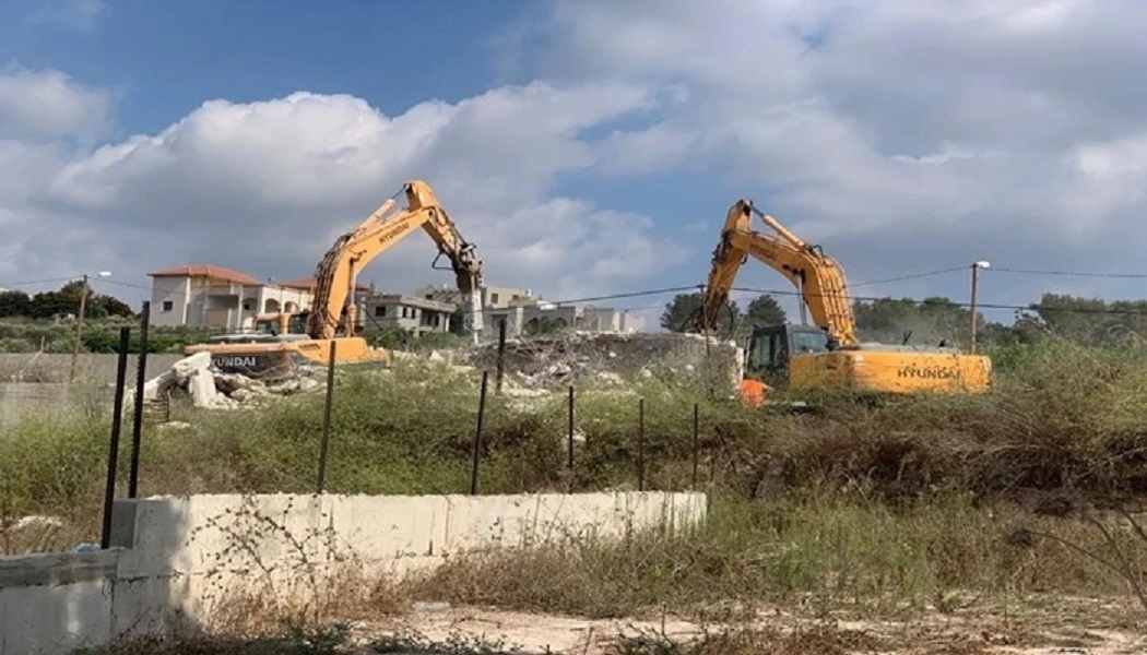 العدو الإسرائيلي يهدم ويجرف متنزها في القبيبة شمال غرب القدس