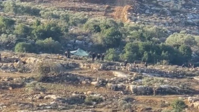 مستوطنون صهاينة يستحدثون بؤرة في نابلس ويصعدون اعتداءاتهم في الضفة