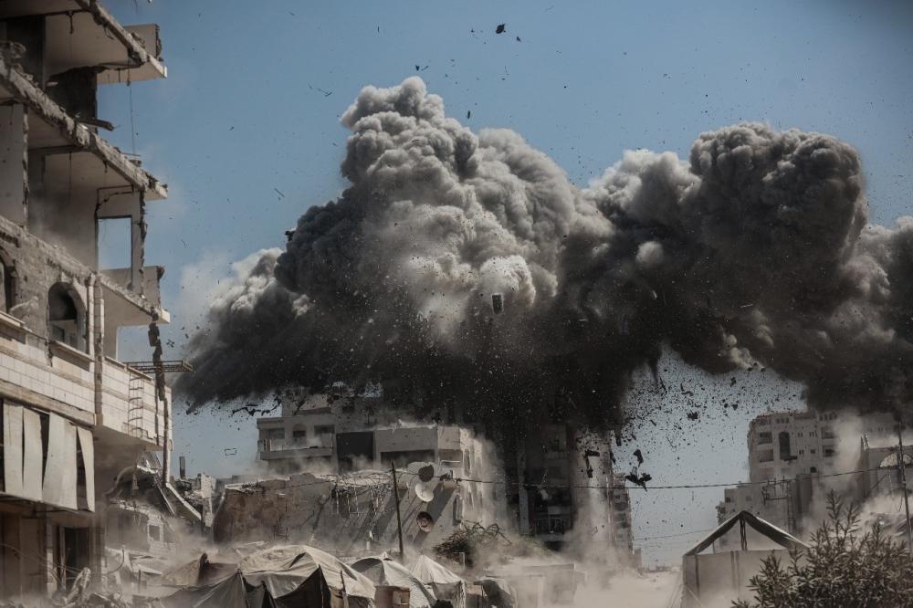 تمهيدا لنسفه.. العدو الصهيوني يصدر “أوامر إخلاء” لمربع سكني شرق حي التفاح في غزة