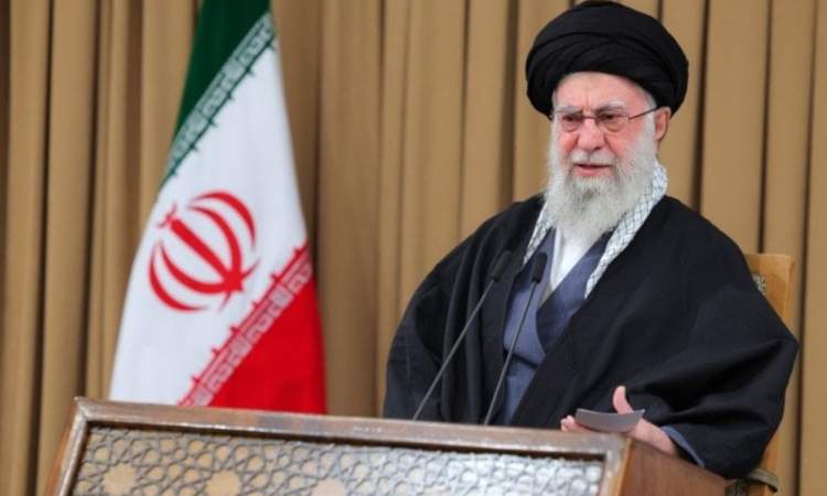 قائد الثورة الإيرانية: الغرب يسعى لتغيير هوية شعبنا منذ قرن