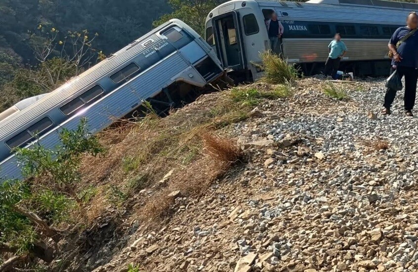 مصرع 13 شخصًا إثر خروج قطار عن مساره في المكسيك