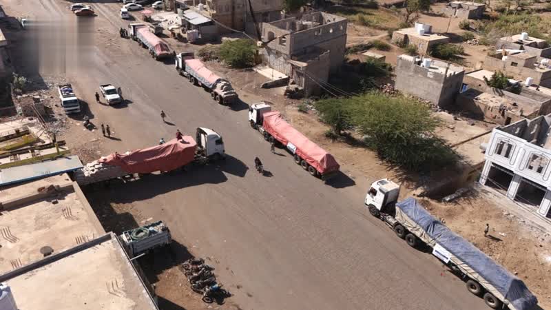 توزيع الدفعة الخامسة من مادة الإسمنت لدعم مشاريع المبادرات المجتمعي في لحج