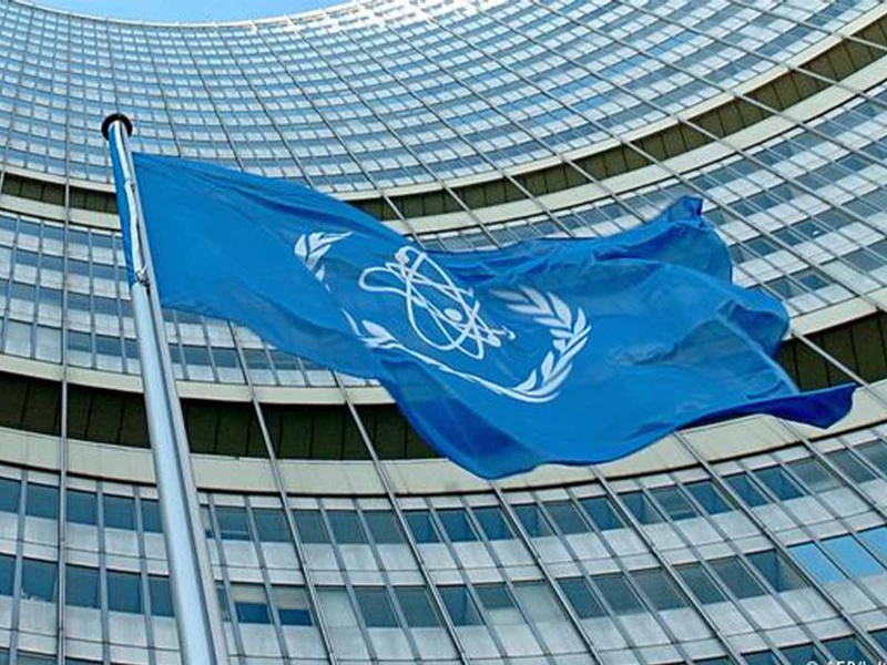 “الطاقة الدولية” تخفض توقعاتها لفائض سوق النفط في 2026