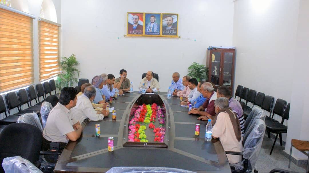 نائب وزير الاقتصاد يطلع على سير العمل في مكتب الحديدة ويزور عددا من المصانع المتعثرة