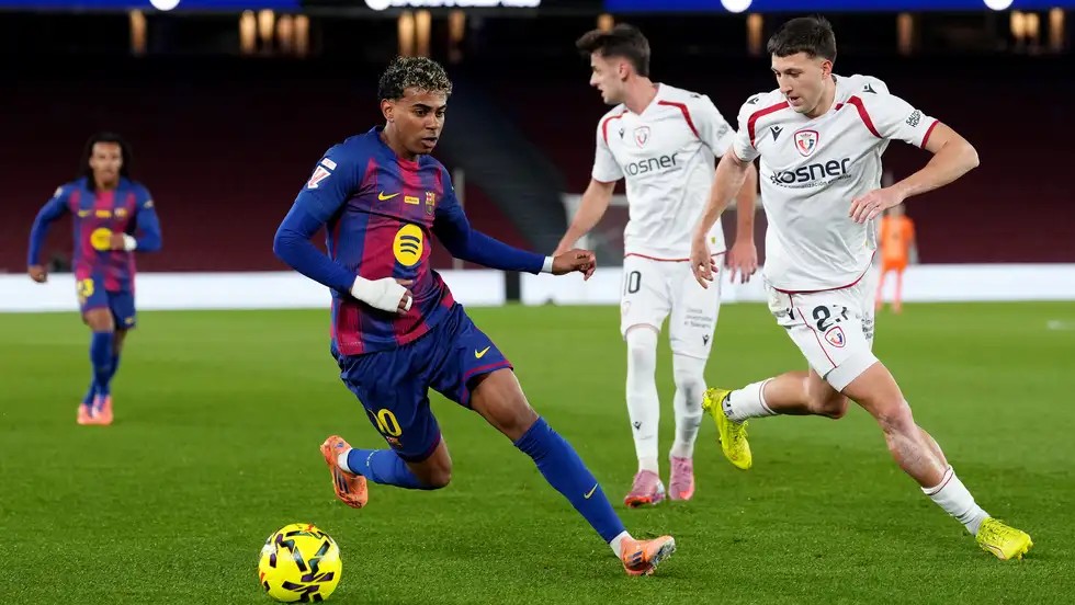 برشلونة يهزم أوساسونا ويعزز صدارته للدوري الإسباني