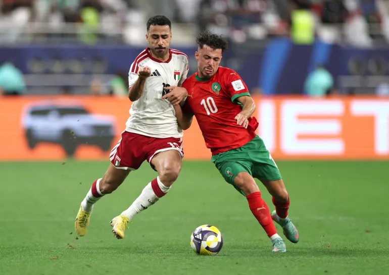 المغرب يكتسح الإمارات بثلاثية ويتأهل إلى نهائي كأس العرب 2025