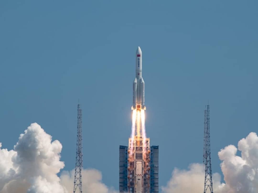 الصين تطلق مجموعة من الأقمار الاصطناعية الخاصة بالإنترنت إلى الفضاء