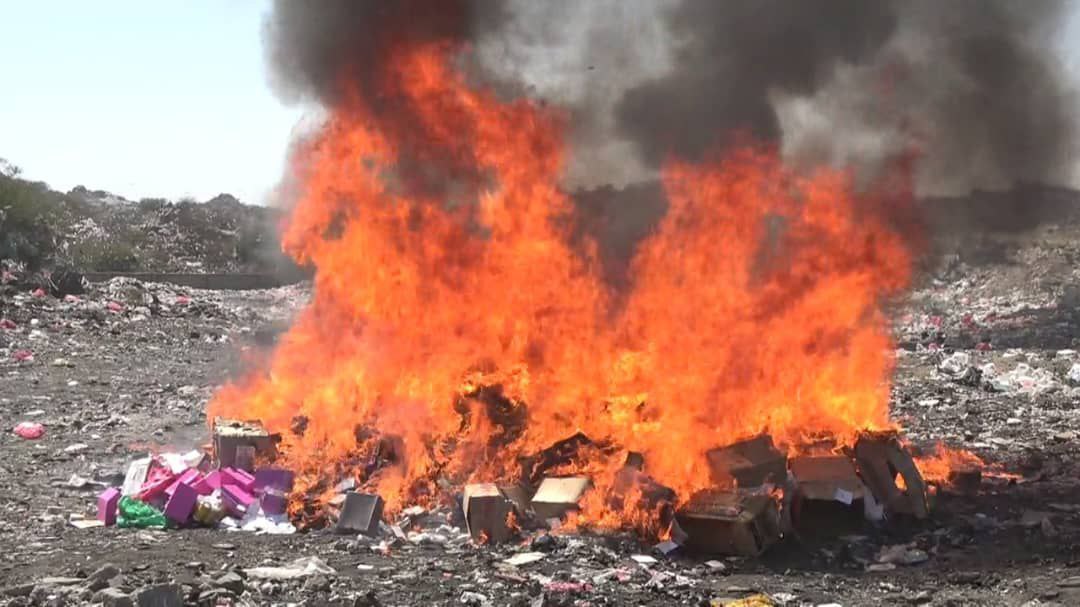 جمارك عفار في البيضاء يتلف 20 طنًا من البضائع المنتهية الصلاحية والمقاطعة