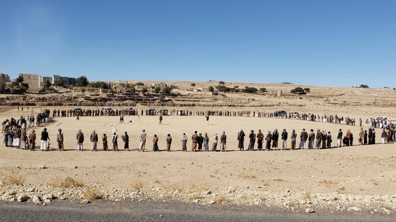 وقفة قبلية مسلحة في أرحب تأكيداً للجهوزية وانتصارًا لكتاب الله