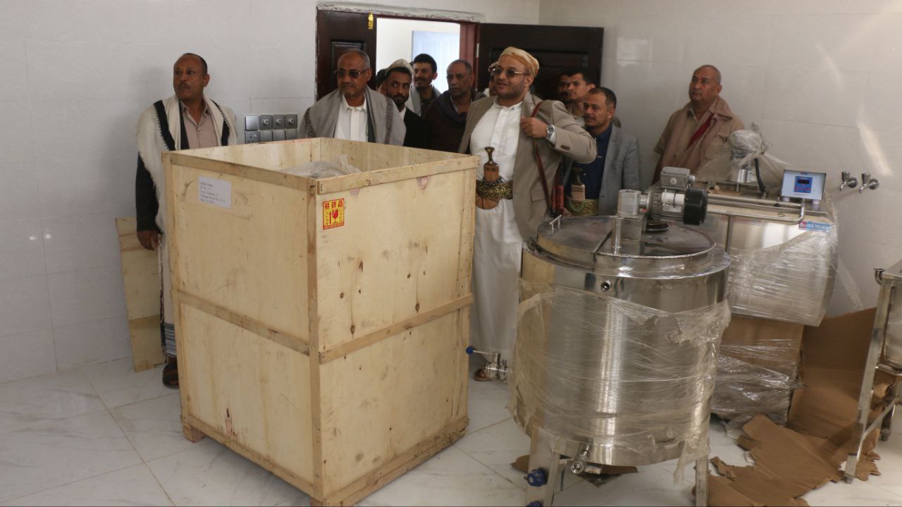 المساوى يطلّع على سير العمل بمركز معالجة وتصنيع منتجات الألبان في التعزية