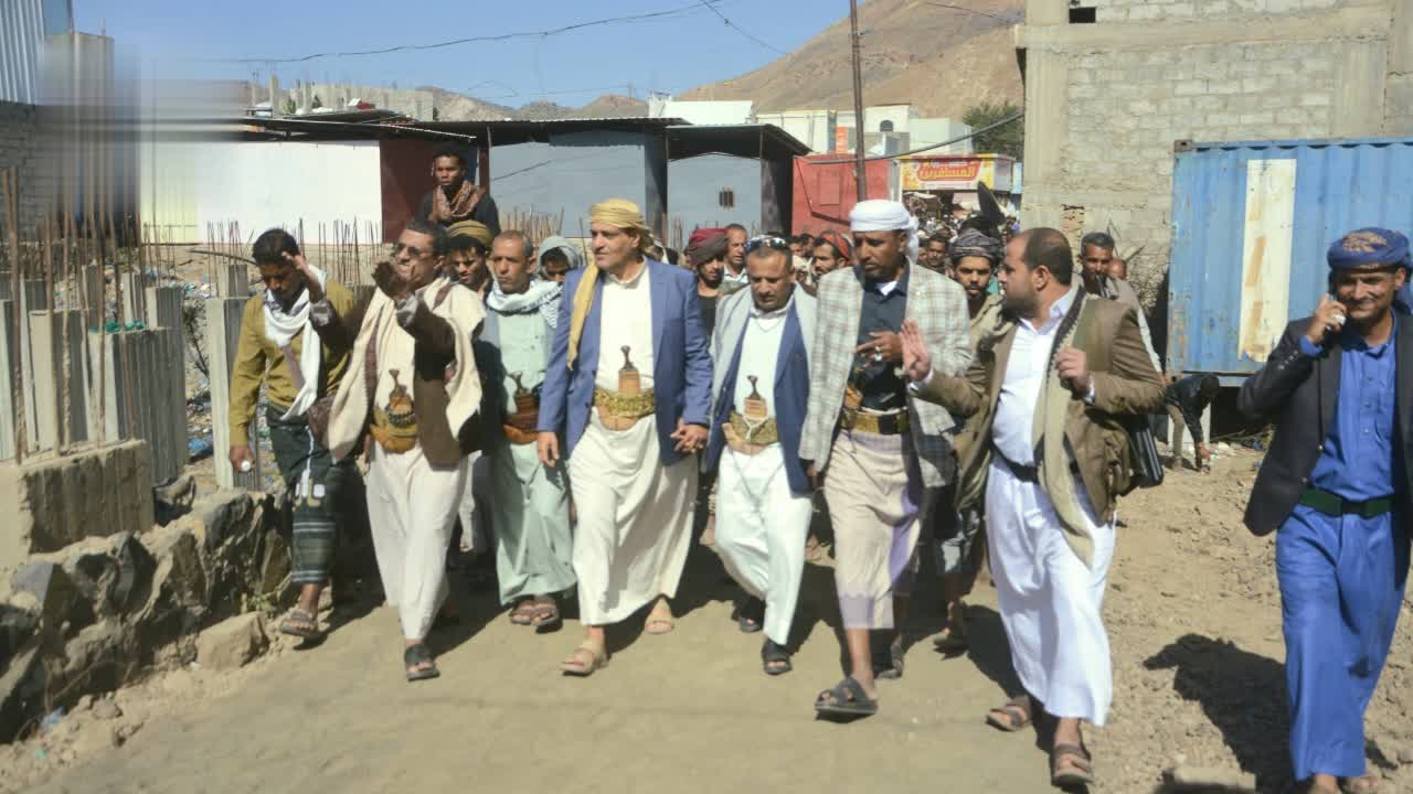 وكيل محافظة تعز يفتتح سوق الحويج المركزي في صبر الموادم