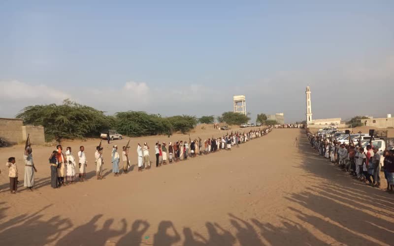 وقفة قبيلية مسلحة في السخنة بالحديدة إعلاناً للنفير في مواجهة العدو