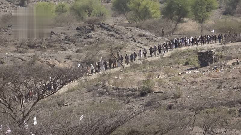 مسير ومناورة تطبيقية لخريجي دورات “طوفان الأقصى “في حزم العدين بإب