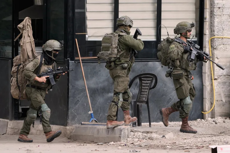 العدو الإسرائيلي يدمر البنى التحتية في قباطية ويعتقل عشرات المدنيين