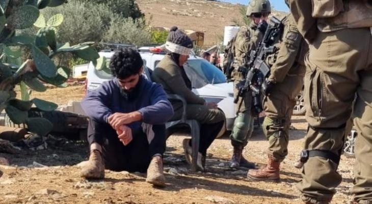 العدو الصهيوني يعتقل فلسطينيين وسيدة بعد اعتداء مستوطنين في طوباس