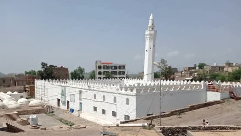 توافد جماهيري لجامع الجند التاريخي بتعز لإحياء عيد جمعة رجب