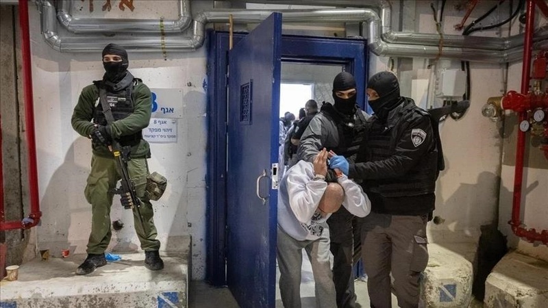 مركز فلسطين: استشهاد أسير واعتقال 570 فلسطينيًا بينهم نساء وأطفال خلال نوفمبر