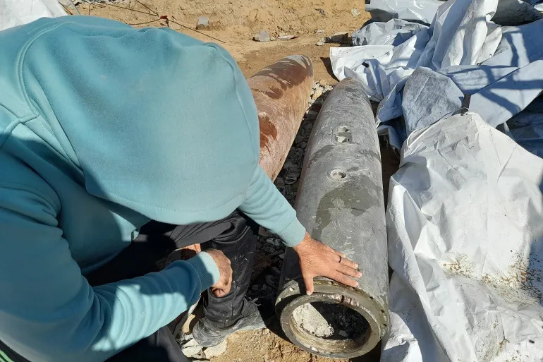 “الأدلة الجنائية بغزة” تحذر من خطورة قنابل العدو الإسرائيلي غير المنفجرة على حياة المدنيين