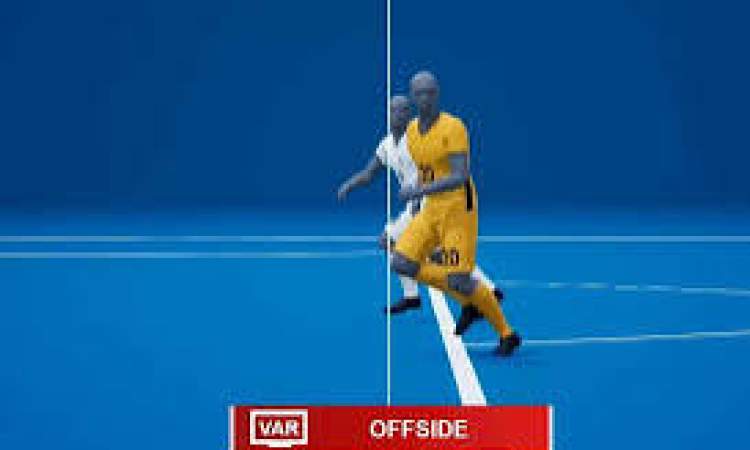 “فيفا” يدرس رسمياً مقترح “فينغر” لتعديل قانون التسلل