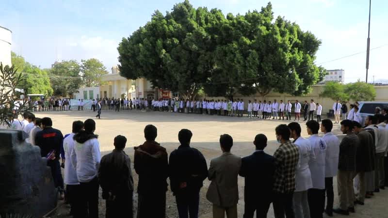 وقفة احتجاجية في معهد العلوم الصحية بصعدة تنديدًا بجريمة الإساءة للمصحف الشريف